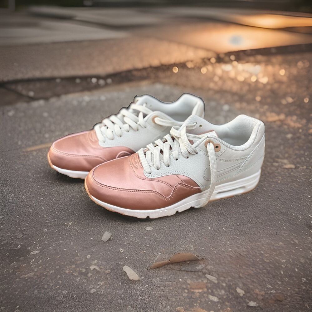 Nike Women’s Air Max 1 Ultra SE Metallic Toe Rose Gold White Sneakers Size 9.5